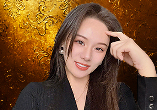 A Rising Star Full of Artistic and Creativity